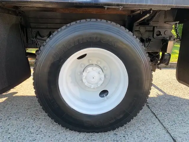 2007 international 7300 Dump Truck With Plow and Spreader Diesel in Heavy Trucks in Richmond - Image 39