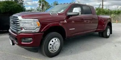 This Ram 3500 has a strong Intercooled Turbo Diesel I-6 6.7 L/408 engine powering this Automatic tra...