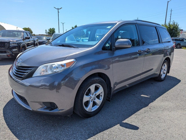 2017 Toyota Sienna 7 Passenger in Cars & Trucks in Ottawa - Image 3