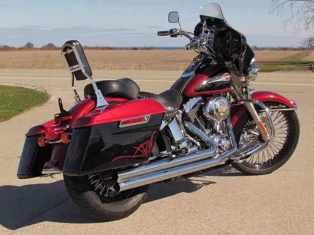 2006 Harley-Davidson FLSTC Heritage Softail Classic Well Over $9 in Street, Cruisers & Choppers in Leamington - Image 4