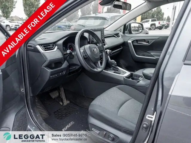 2020 Toyota RAV4 XLE FWD in Cars & Trucks in Hamilton - Image 9
