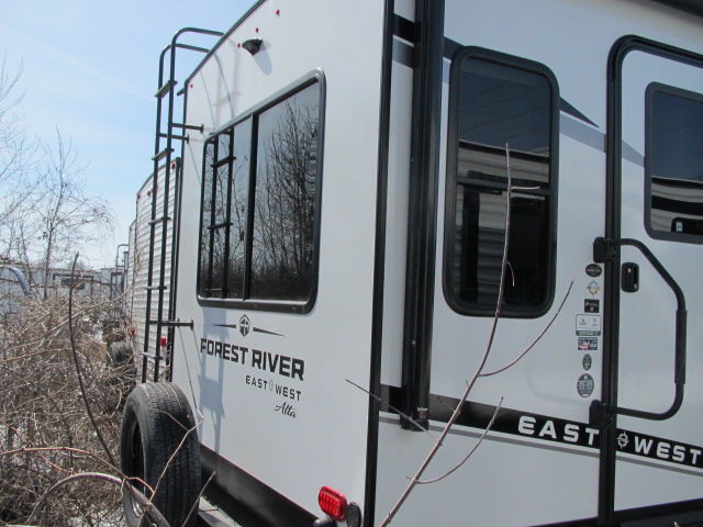 2025 EAST TO WEST ALTA 2850KRL-LOADED QUALITY LUXURY COACH-WOW! in Travel Trailers & Campers in Ottawa - Image 3