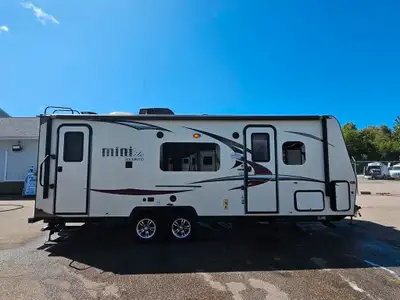 . Vehicle Information Provided by autoTRADER.ca Other Equipment Air Conditioner(Roof), Ceiling Fans/...
