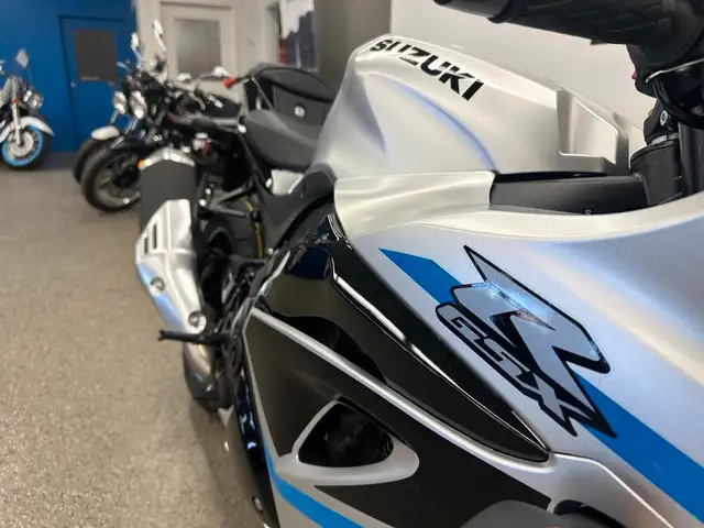 2025 Suzuki GSX-R1000AM5 GSXR - V6447NP - -No Payments for 1 Yea in Sport Bikes in Markham / York Region - Image 14