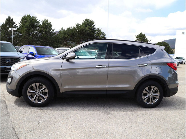 2013 Hyundai Santa Fe AWD 4dr 2.4L Auto Premium - No Accidents / in Cars & Trucks in Penticton - Image 2