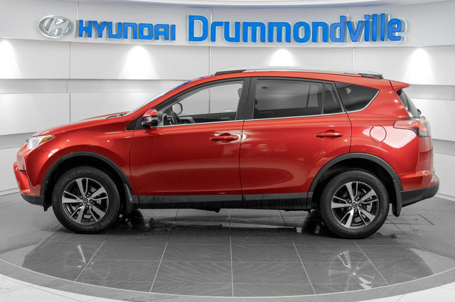 TOYOTA RAV 4 XLE AWD 2017 + TOIT + CAMERA + A/C + MAGS + CRUISE  in Cars & Trucks in Drummondville - Image 2