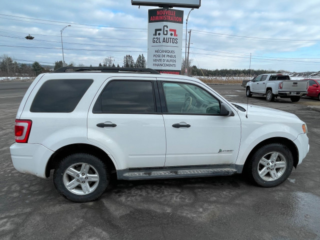 2011 Ford Escape in Cars & Trucks in Laurentides - Image 2