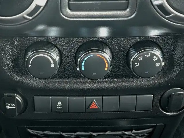2018 Jeep Wrangler JK Sport | Cloth | Manual in Cars & Trucks in Grande Prairie - Image 20