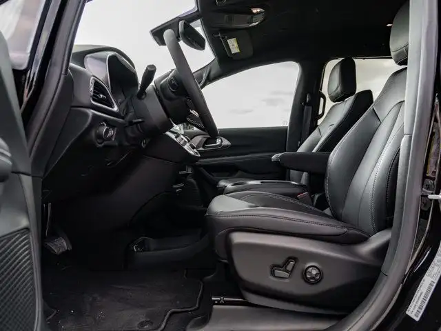 2025 Chrysler Grand Caravan SXT in Cars & Trucks in Barrie - Image 18