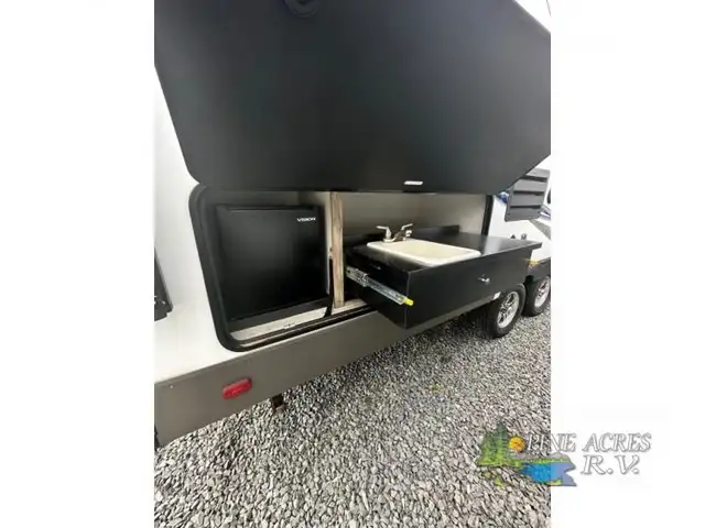 2019 Palomino SolAire Ultra Lite 240BHS in Travel Trailers & Campers in Truro - Image 3