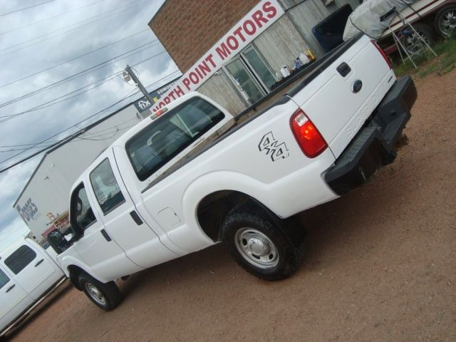 2015 Ford Super Duty F-250 SRW CREW CAB 4X4 SHORT BOX in Cars & Trucks in Edmonton - Image 2