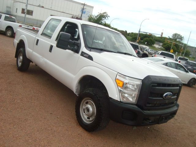 2015 Ford Super Duty F-250 SRW CREW CAB 4X4 SHORT BOX in Cars & Trucks in Edmonton - Image 4
