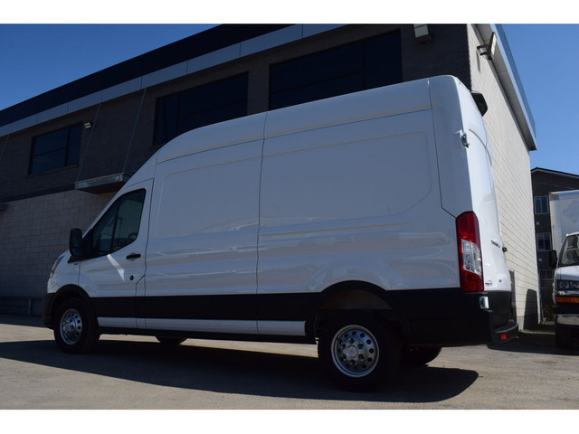 2023 Ford Transit Cargo Van T-250 148WB High Roof AWD ** Garanti in Cars & Trucks in Laval / North Shore - Image 4