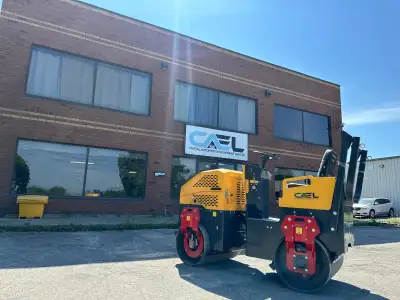 Les rouleaux vibrants tandem sont largement utilisés pour le compactage de l'asphalte, du gravier, d...