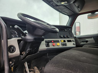 Ryder Stock ID: 876214 Transmission Type/Speed: Auto 12 Engine: DIESEL DD15 GHG'17 475/1650 Horse Po... (image 8)