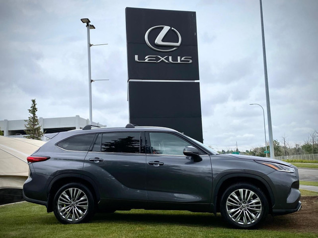 2021 Toyota Highlander Limited in Cars & Trucks in Calgary - Image 2