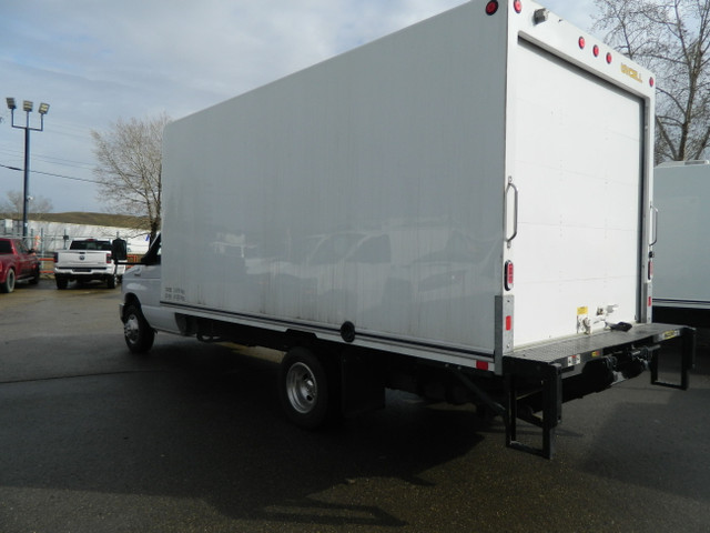 2022 Ford E-450 Cube Van POWER-LIFT/GATE 42 000 kms  in Cars & Trucks in Edmonton - Image 4