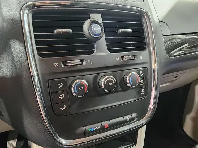 SXT STOWINGO * CRUISE * BLUETOOTH * AC * 140200KM! in Cars & Trucks in City of Montréal - Image 12