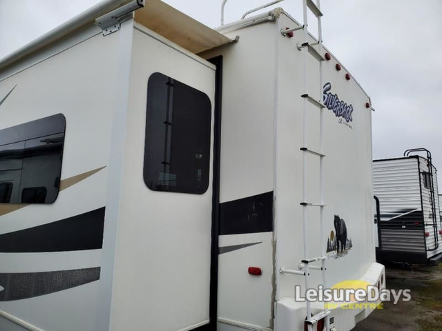 2010 Forest River RV Cedar Creek Silverback 29RE in Travel Trailers & Campers in Ottawa - Image 3