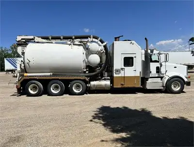 2012 Peterbilt 367 Tri Drive Hydrovac 450hp Cummins ISX15 151,127 Kms 29,492 Hours Cat 3560 Water Pu...