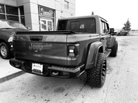 This Jeep Gladiator has a strong ERC 3.6L Pentastar(TM) VVT V6 engine w/ESS engine powering this Aut... (image 3)