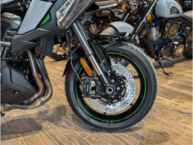2025 Kawasaki Versys 1100 SE LT // Metallic Graphite Gray/Metall in Dirt Bikes & Motocross in Winnipeg - Image 5