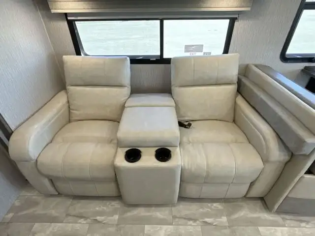 2023 Coachmen RV Sportscoach SRS 365RB in RVs & Motorhomes in Abbotsford - Image 46