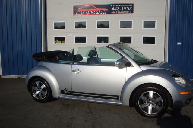 2006 Volkswagen New Beetle Convertible 2.5 W/Leather in Cars & Trucks in Fredericton