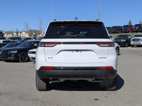 This Jeep Grand Cherokee has a strong Regular Unleaded V-6 3.6 L/220 engine powering this Automatic... (image 5)