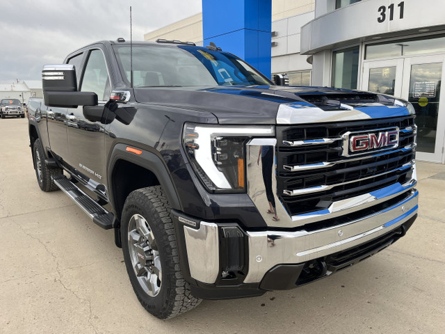 2025 GMC Sierra 2500HD SLT in Cars & Trucks in Regina - Image 3