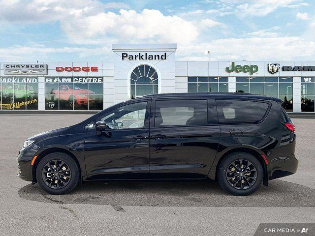 2025 Chrysler Pacifica Select Stow N Go Nav Capable 360 Camera in Cars & Trucks in St. Albert - Image 2