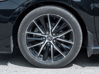 Midnight Black Metallic 2022 Toyota Camry Hybrid SE! Sunroof / Half Leather Seats / Push Button Star... (image 4)