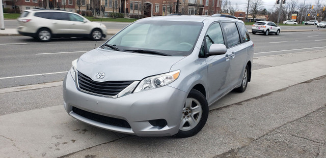 2014 Toyota Sienna LE MODEL !!! 8 PASSENGER !!! DEALER SERVICED  in Cars & Trucks in City of Toronto - Image 3