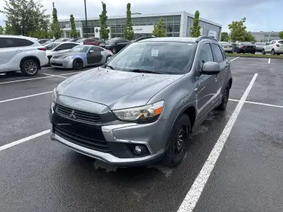 PRIX ET QUALITÉ IMBATTABLE venez découvrir notre MITSUBISHI RVR 2016 SE LIMITED EDITION AWD ÉCRAN SI...