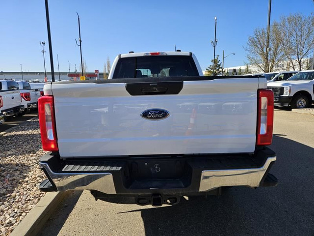2023 Ford Super Duty F-350 SRW XLT 4WD Crew Cab 6.75' Box, 7.3L  in Cars & Trucks in St. Albert - Image 4
