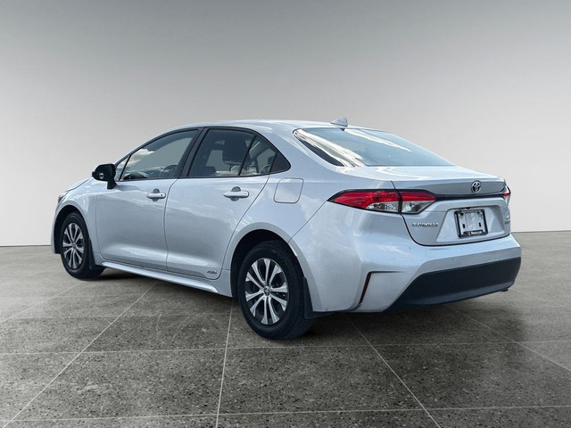 2023 Toyota Corolla Hybrid LE / Heated Seats / Back up camera in Cars & Trucks in Calgary - Image 4