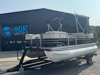 WHY BUY NEW? ONLY 50 HOURS TOTAL - VERIFIED WITH A FRESH ENGINE SCAN GORGEOUS BLACK SUNCHASER PONTOO...