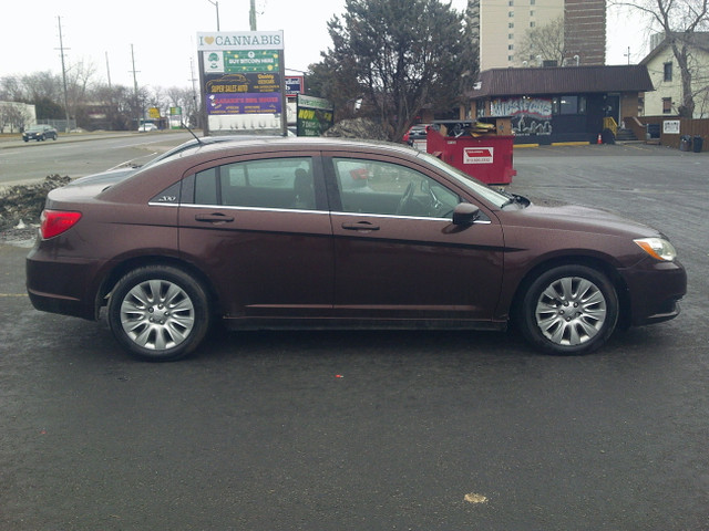 2013 Chrysler 200 Only 111000 KM !!! in Cars & Trucks in Ottawa - Image 3