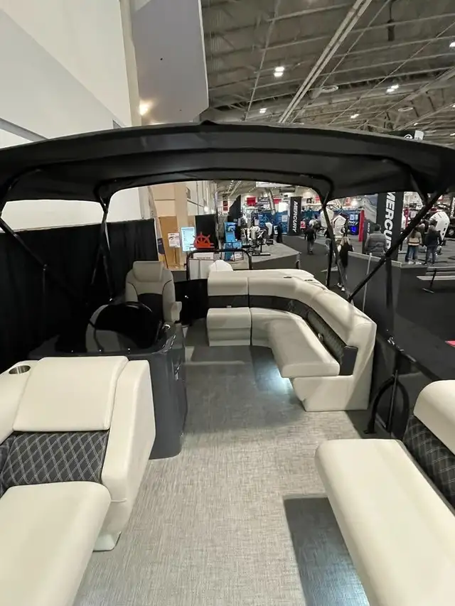 2025 Avro 21 Foot Tritoon with 140HP in Powerboats & Motorboats in City of Toronto - Image 7