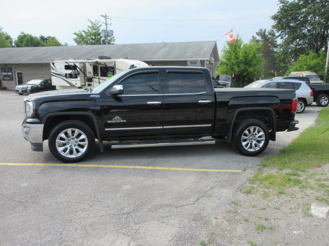2017 GMC Sierra 1500 SLT Z71  CREW 4X4 in Cars & Trucks in Oshawa / Durham Region - Image 4
