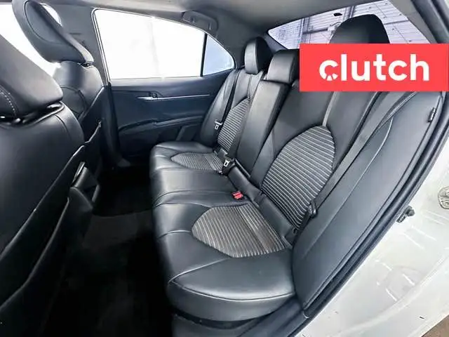 2020 Toyota Camry Hybrid SE w/ Apple CarPlay, Heated Front Seats dans Autos et camions dans Ottawa - Image 24