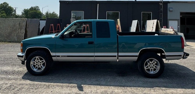 ONLY 42000kms!!!!!  1997 CHEV K1500 - NEW PAINT!!!! in Cars & Trucks in St. Catharines - Image 3