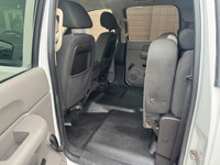 2007 Chevrolet Silverado 3500 Flat Deck 6.0L V8 Gas 220,280 KM 4X4 8FT 8" Bed Power Locks, Factory F... (image 7)