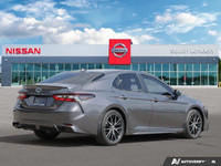 2.5L I4 DOHC 16V, Camry Hybrid SE Upgrade. 2022 Toyota Camry Hybrid 4D Sedan Gray eCVT FWD 2.5L I4 D... (image 2)