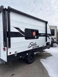 Shasta Oasis SST16RE- Have you been searching for a light towable travel trailer? A place to escape... (image 1)
