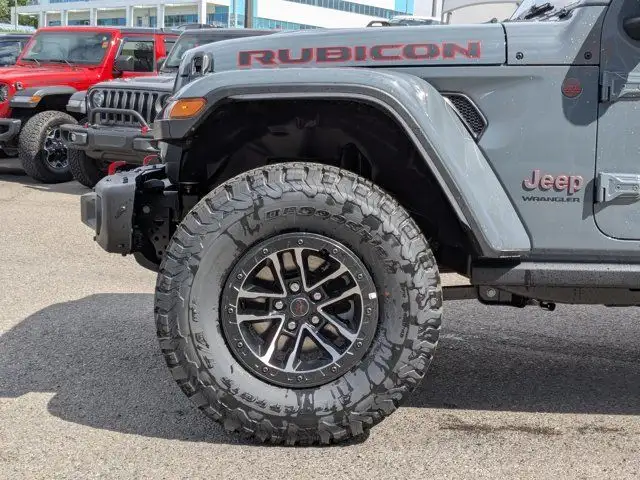 2025 Jeep Wrangler Rubicon X - 35 A/T TIRES - BEADLOCK RIMS dans Autos et camions dans Calgary - Image 9