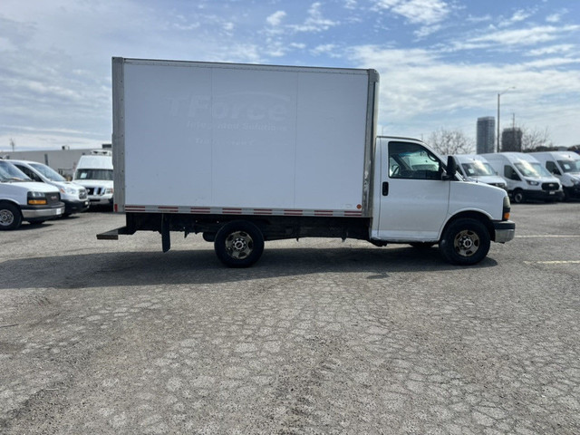 2010 GMC Savana 3500 14FT Box Single Rear Wheel in Cars & Trucks in Mississauga / Peel Region - Image 4