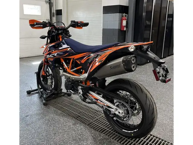 2024 KTM 690 SMC R in Sport Touring in Granby - Image 5