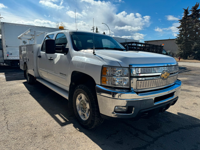 2012 Chevrolet Silverado 2500HD Utility Truck in Cars & Trucks in Calgary - Image 3