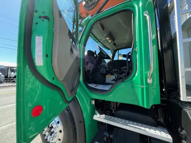 2011 Freightliner M2 112 in Heavy Equipment in St-Georges-de-Beauce - Image 12